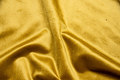 Flot, gylden messingfarvet Rokoko-velour med let skinnende overflade