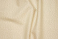 Sandfarvet patchwork-bomuld med beige minimønster