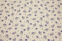 Hvid bomuld med lille blåt mønster
