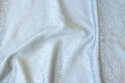 Mellemgrå jacquard-vævet polyester og viscose