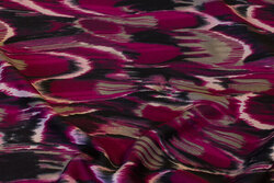 Polyester stræksatin i fuchsia farver
