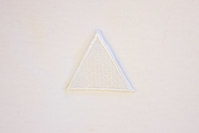 Hvid trekant strygemærke 3cm