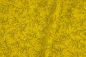 Messinggul patchwork-bomuld med lille grenmønster