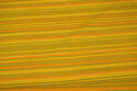 Mørk gul bomuld med smalle, kulørte tværstriber