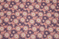 Gammelrosa økologisk patchworkbomuld med ca. 25 mm blomster