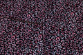 Sort kjole-micropolyester med vinrødt mønster