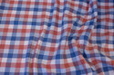 Let skjortetern i lyseblå og rust med ca. 2 cm tern
