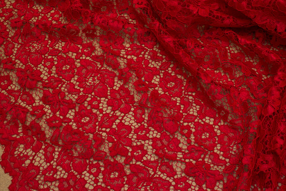 Rød kjoleblonde med tungekant i begge sider