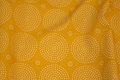 Mørk gul bomuld med hvide 5,5 cirkler