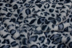 Blød, imiteret pelsstof med leopard mønster i blå nuancer