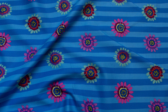 Blå patchwork-bomuld med striber og blomster