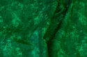 Bomuld med batiktryk i grønne nuancer