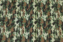 Let bomuld med camouflagemønster i grønne og brun nuancer